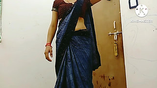 Indian Bhabhi in Saree Remove Clothes and Pussy Fingering