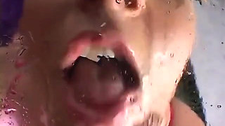 Horny dude enjoys a nice blowie indoors