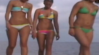 All Natural College Hotties Take Their Bikinis off