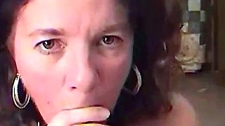 MOM GIVES AMAZING BLOWJOB TO BIG COCK