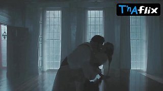Margot Robbie Wondrous Vignette in wuthering Heights