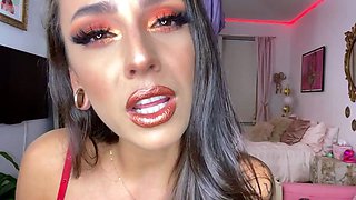 Amateur Webcam Teen Flashes Masturbates