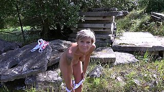 Amateur blonde slut outdoor banging following picnic