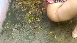 Bhabi Pissing Outdoor Showing Pusssy, Ass, Boob