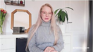 Sexy Blonde Masturbates Until She Squirts
