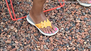 Ebony MILF Shiney Thighs Legs N Pretty Pink Toes