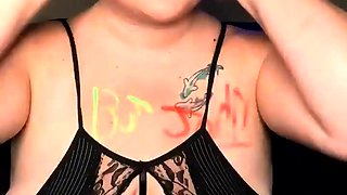 Brunette solo masturbation on webcam