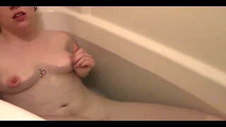 Lily O'riley's Amateur Bathtub Masturbation