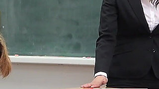 Punishment by Female College Teacher, Facesitting, Stomping on, Thigh-squeezing Male Student Who Doesn't Take Class Seriously