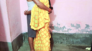 Desi Wife Hardsex with Her Boyfriend in Hotel in Yellow Saree