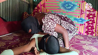 Desi bhabhi ne chut chataya aur Pani nikala