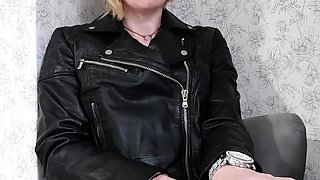 amateur blonde solo webcam