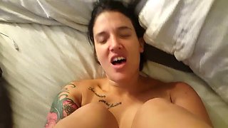 American mommy with a tattoo and big tits sucks and fucks, I meet her for sex. alone
