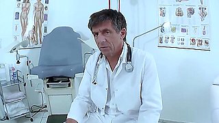 Milf Alischa Gives Urine Sample To Pervert Doctor