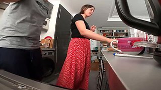 VanessaBoo Big Ass MILF Blowjob in the Kitchen – Homemade Amateur Couple Sex Video