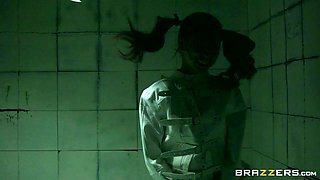 Harley In The Nuthouse (Xxx Parody) With Riley Reid, Bill Bailey - Brazzers
