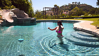 Modern-day Sins - Lexi Luna Sucks Him off at the Pool Then Takes Cum on Her Tits