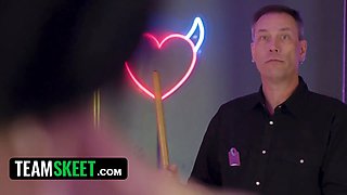 Amateur nice girl ariel dixon pillar dances and sucks a strangers pecker in the club