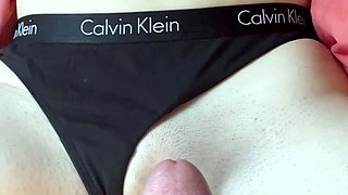 Amateur Close Up Squirting Masturbation