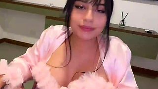 Hot stepsis Thalia Restrepo heats up family therapy with