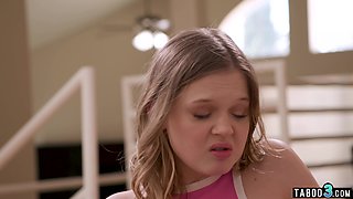 Stepbro made his young stepsister squirt