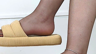 Shoeplay, Dangling & Walking in Home Slippers and Pantyhose (shoe Collection) - Dame Olga