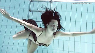 Underwater Show featuring GF's pool girl xxx
