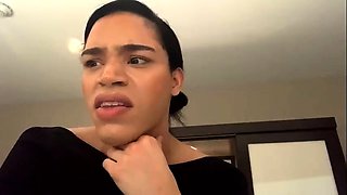 Webcam beauty and her toys have solo sex