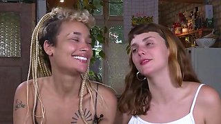 Two brunettes love deep slit fingering