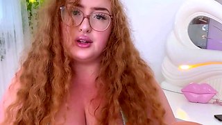 Close up video of a hot pussy girl masturbating