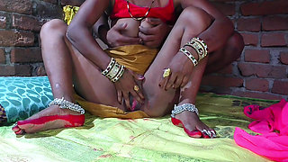 Indian newly married bhabhi ko bhaiya ne first night ko romantic mood se chut pel diya.desi village hindi viral sex video