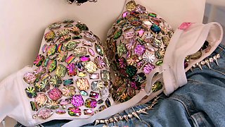 Horny Cougar Enjoys Her Passionate Scene