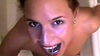 Deutsche Amateurschlampe Anke schluckt Pisse und Sperma