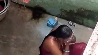 Tamil Aunty Bathing Outdoor