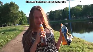 Horny couple nudity flash and shameless blowjob in the park