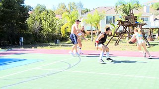 Amateur women fuck guy in amateur group sex porn