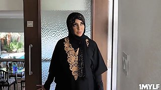 Hot sexy milf Kylie Kingston takes the young studs cock deep into her milf pussy