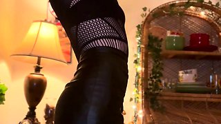 amateur assy mo fingering herself on live webcam