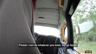 Smiling Luna Thrurmann's redhead clip