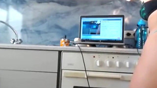 Sexy Dea Twerking on Live Streaming