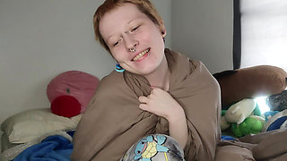 Lori Critter Makes You a Video From Bed