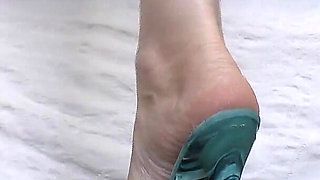 High-heel Goddess Shows off Her Sexy Aqua Mules