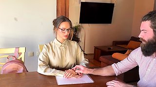 Fucking the nanny, the nanny opens her legs and rails the