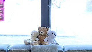 Nerdy amateur british teen babe masturbates