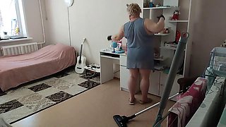 Zona901 BBW Maid Naked Mopping the Camera