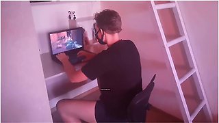 The Bitch Did Not Let Me Play Games And Got A Huge Dildo In My Pussy