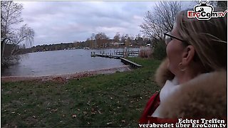 Blonde Deutsche Milf Mit Brille Trifft Sich Mit Fremden Mann Zum Ficken Im Public
