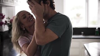 Wet pussy sex with temperament Sadie Summers and Robby Echo from MissaX