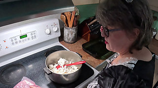 Cheryl Cooks a Halloween Treat
