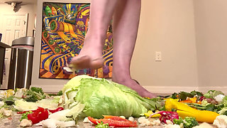 Size 16 Foot Crush with Vegetables
